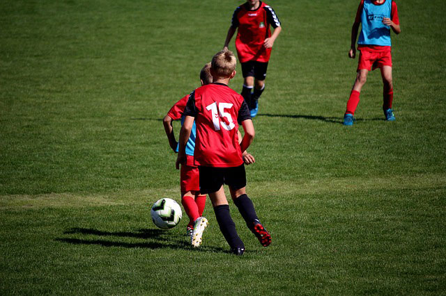 Zestaw młodego piłkarza, czyli profesjonalna odzież chłopięca na trening