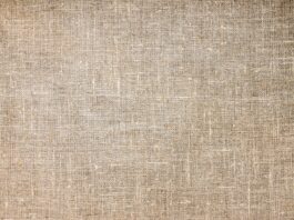 Z jakiej tkaniny są szyte lalki?